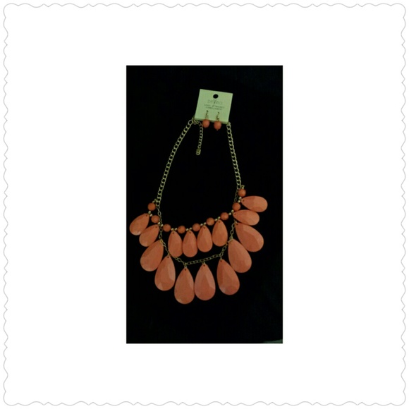 Necklace earings