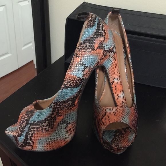 🎉🎉HP 5/3 Charlotte Russe size 8 pumps🎉