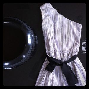 One shoulder dress