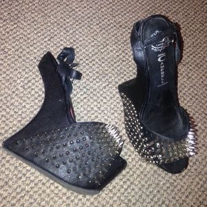 Preowned woman's heel