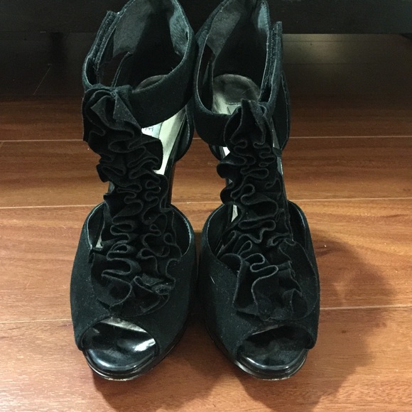 😍😍Steve Madden frill pumps💋💋