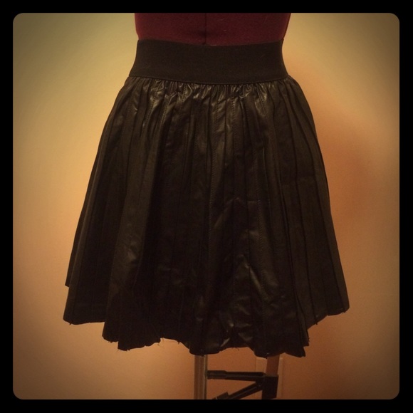 Forever21 faux leather skirt
