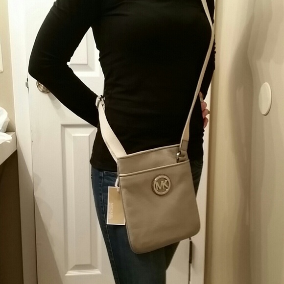 🚫🚫SOLD🚫🚫MK Authentic Fulton Crossbody - Picture 4 of 4