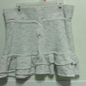 Short comfy grey skirt