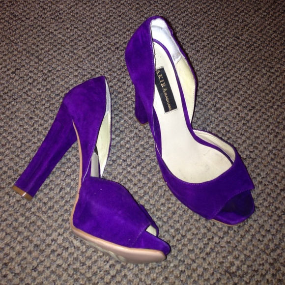 Preowned woman's open toe heel