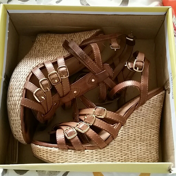 Tan Wedges