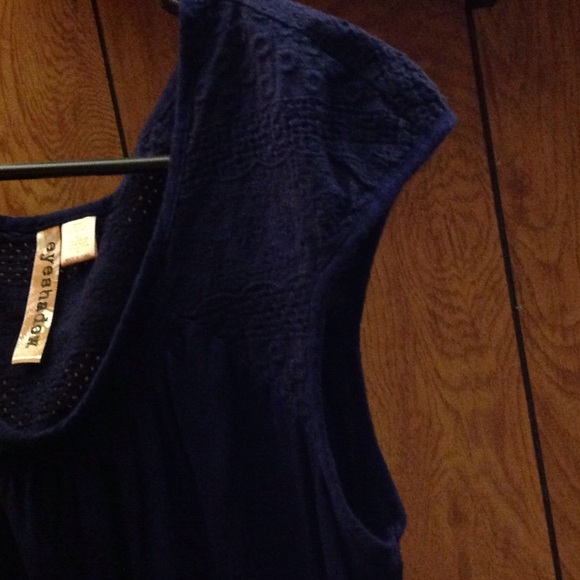 *sold* Cute blue top - Picture 2 of 3