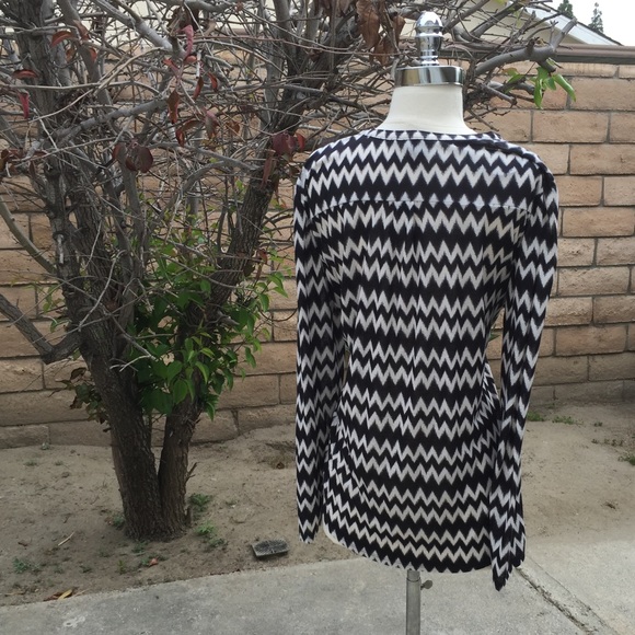 H&M Chevron Top - Picture 2 of 3
