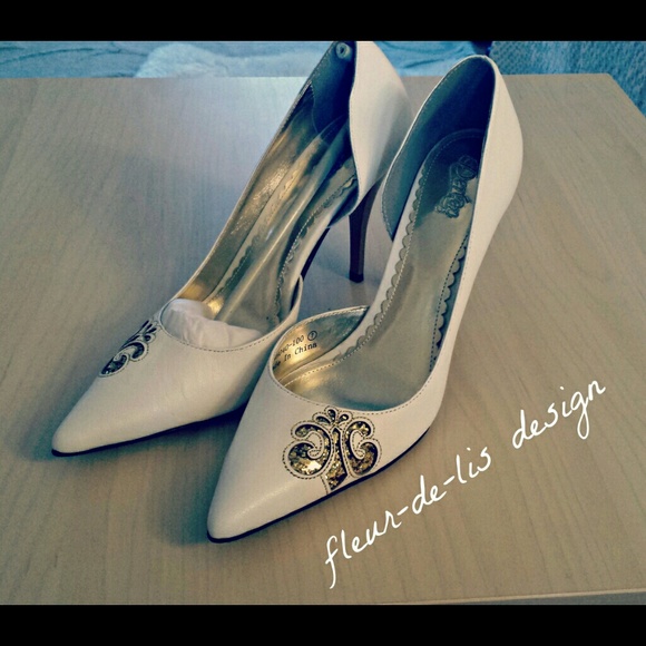 Talulla White and Gold Pumps