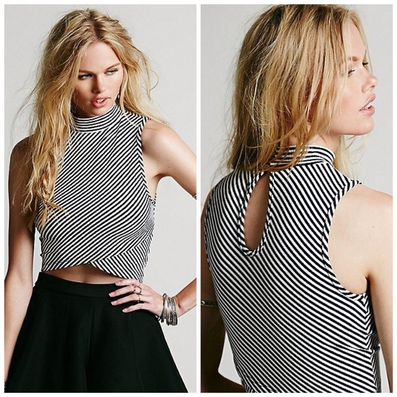 NWOT FREE PEOPLE Tabby Cat Mock Neck Crop - Picture 3 of 4