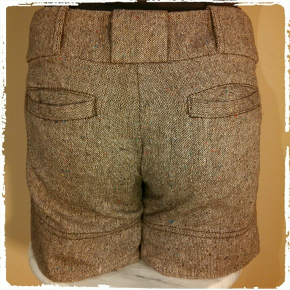 🎉HOST PICK🎉 Small Classy & Sparkly Tan Shorts - Picture 2 of 3