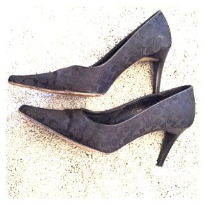 Classic Coach Monogram Black Pumps!