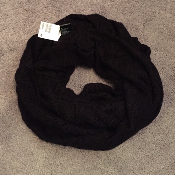 H&M Black Infinity Scarf