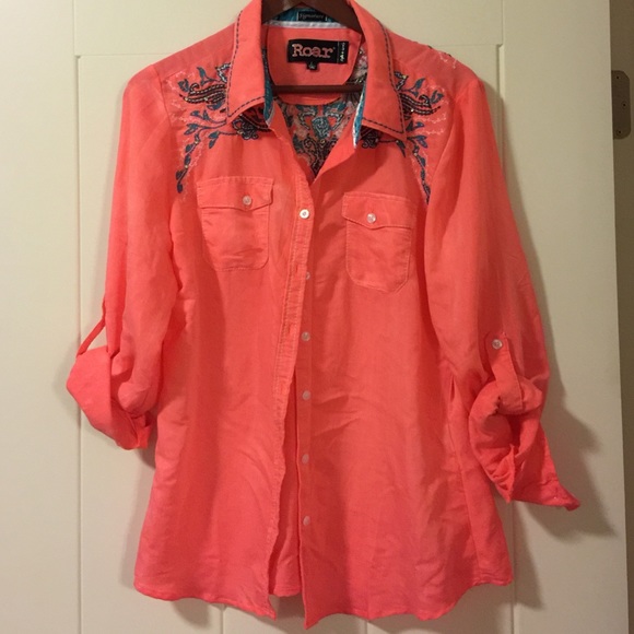 Roar Button Up