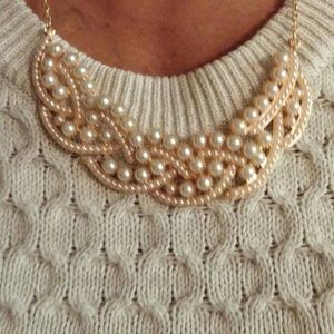 Beautiful Fuax Pearl Necklace
