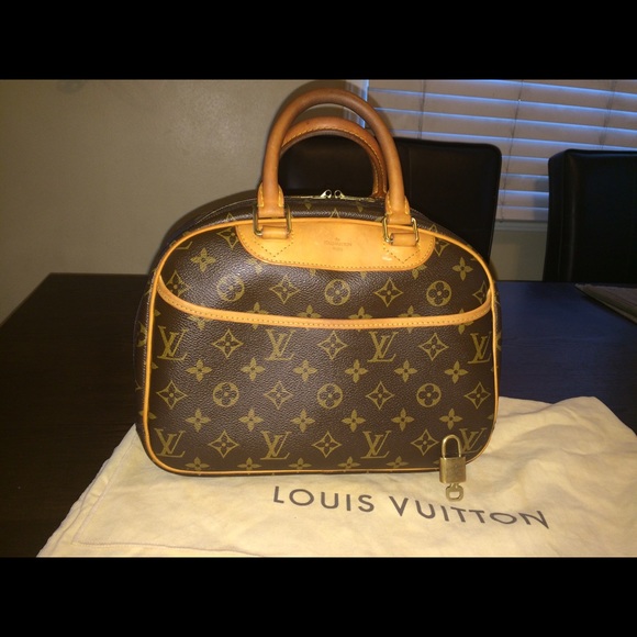 Louis Vuitton Handbags - 👜Louis Vuitton Trouville👜