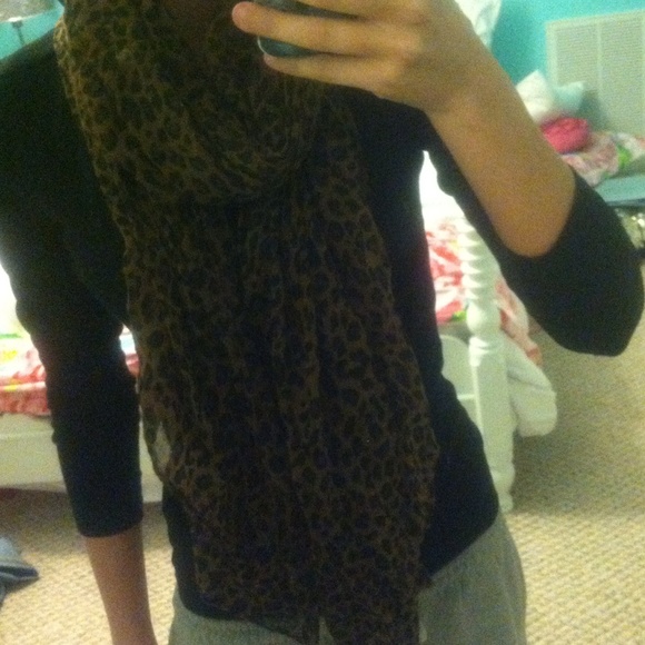 Leopard Print Scarf - Picture 1 of 1