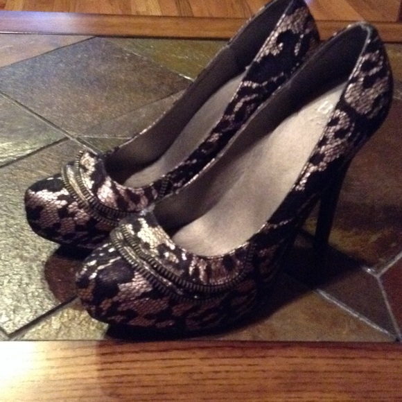 Heels - Picture 2 of 2