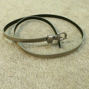 NWOT Metallic skinny belt