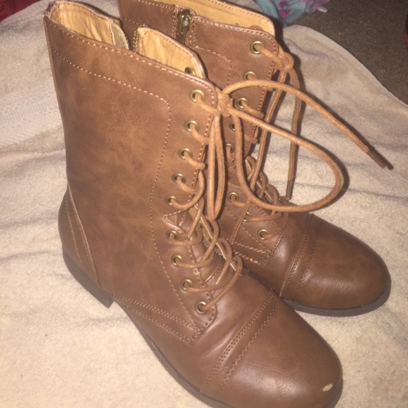 boots - Picture 2 of 3