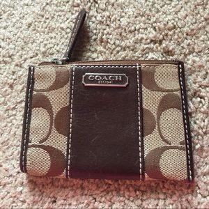 Coach id holder