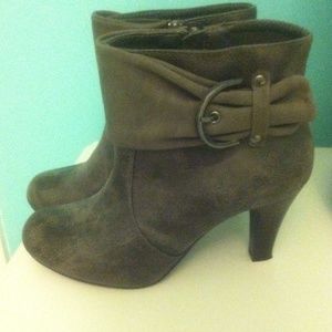 Brand New Gray Leather High Heel Boots Size 7