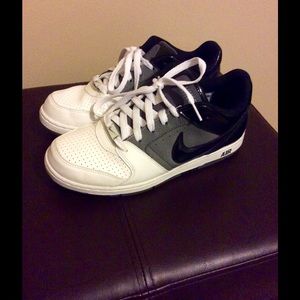 Nike air! Black and white! Size 9