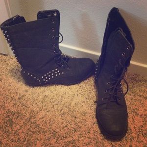 Combat boots