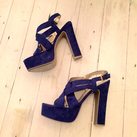 Suede Pumps