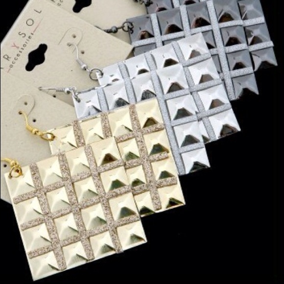 Triangle earrings - Picture 2 of 2