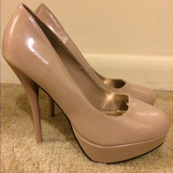 Nude Pumps