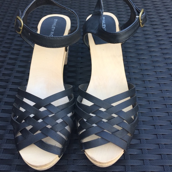 Black leather sandals