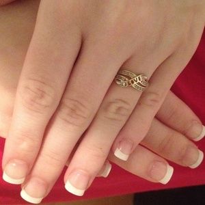 14kt gold ring with cz.