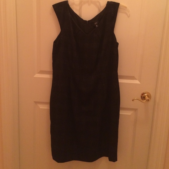 Black sleeveless dress