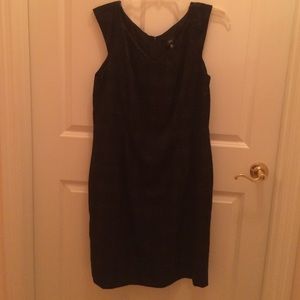Black sleeveless dress