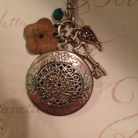 Locket.