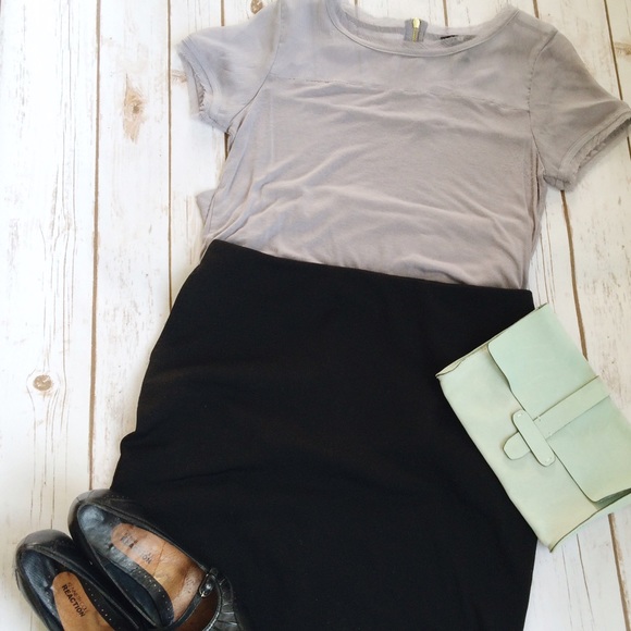 H&M gray top. 🌺Back to Basics Host Pick🌺 - Picture 1 of 4