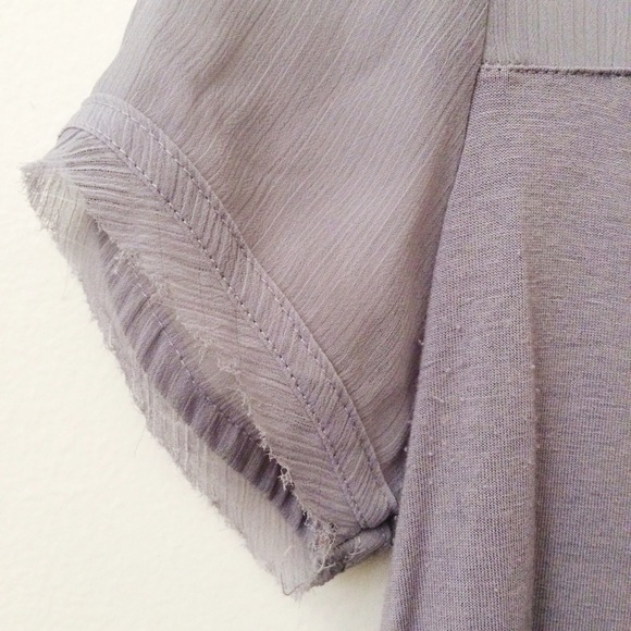 H&M gray top. 🌺Back to Basics Host Pick🌺 - Picture 4 of 4