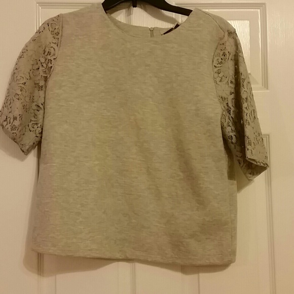 Lace sleeves grey top