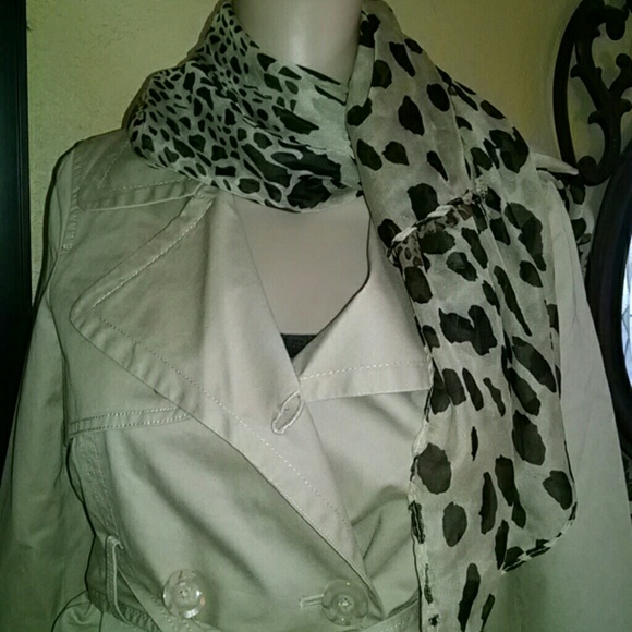 Thigh length, tan coat - Picture 2 of 3