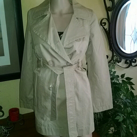 Thigh length, tan coat - Picture 3 of 3