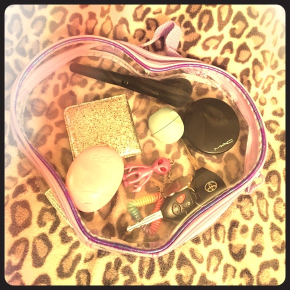 Clear with purple outline heart shaped bag! 💜