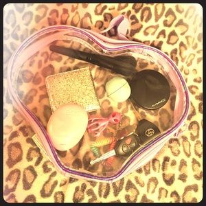 Clear with purple outline heart shaped bag! 💜