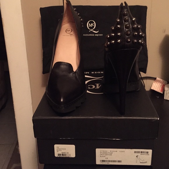Alexander McQueen Shoes - Alexander McQueen StuddedPump
