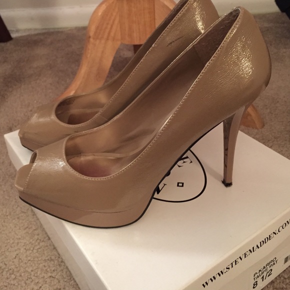 Steve Madden Shoes - 4.5 inch nude peep toe shoes 👠Spring Essentials!! Steve Madden Shoes - 4.5 inch nude peep toe shoes 👠Spring Essentials!!