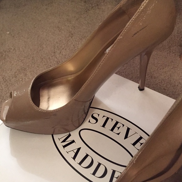 Steve Madden Shoes - 4.5 inch nude peep toe shoes 👠Spring Essentials!! Steve Madden Shoes - 4.5 inch nude peep toe shoes 👠Spring Essentials!!