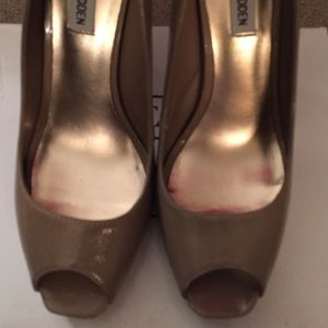 Steve Madden Shoes - 4.5 inch nude peep toe shoes 👠Spring Essentials!! Steve Madden Shoes - 4.5 inch nude peep toe shoes 👠Spring Essentials!!