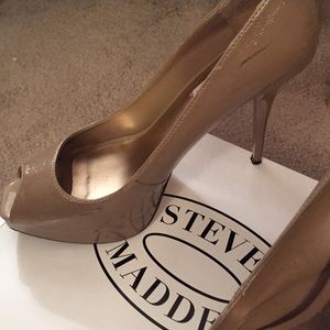 Steve Madden Shoes - 4.5 inch nude peep toe shoes 👠Spring Essentials!! Steve Madden Shoes - 4.5 inch nude peep toe shoes 👠Spring Essentials!!