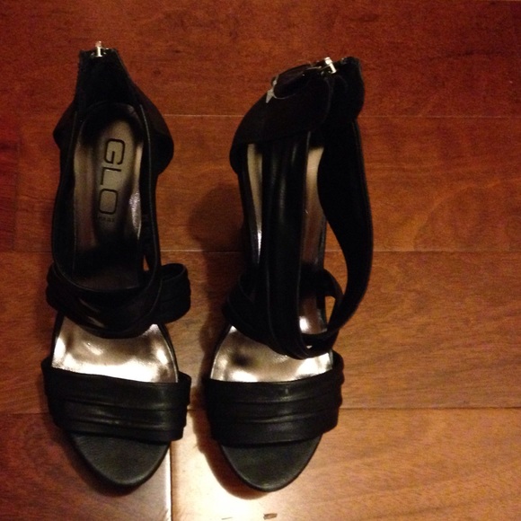 Black size 81/2 Glow (Jeans) shoes.