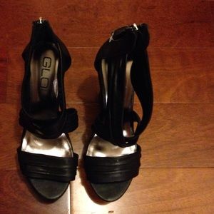 Black size 81/2 Glow (Jeans) shoes.